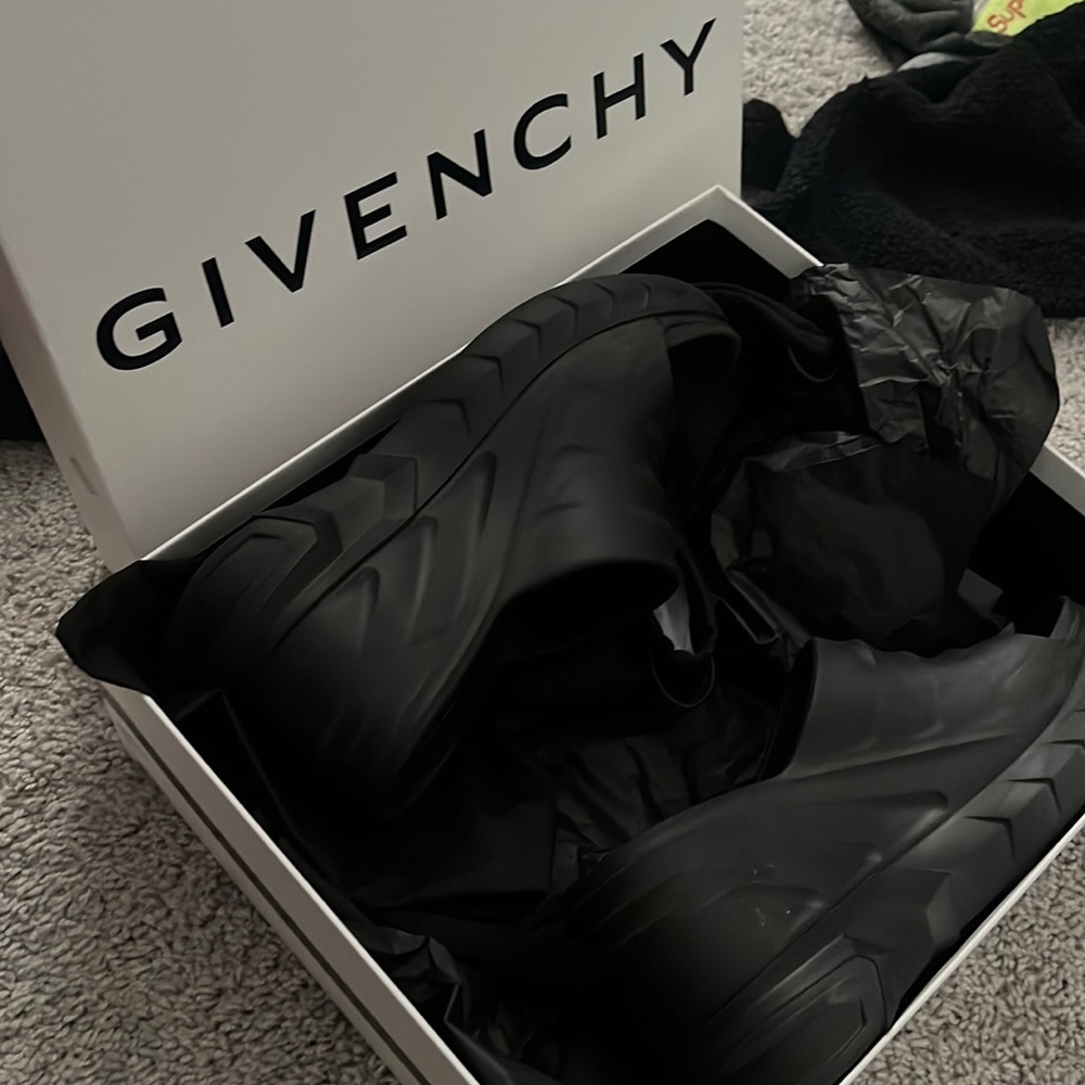 Givenchy marshmallow slides size 38
